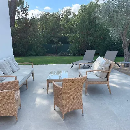 De La Dame Oda ve Kahvaltı Saint-Tropez