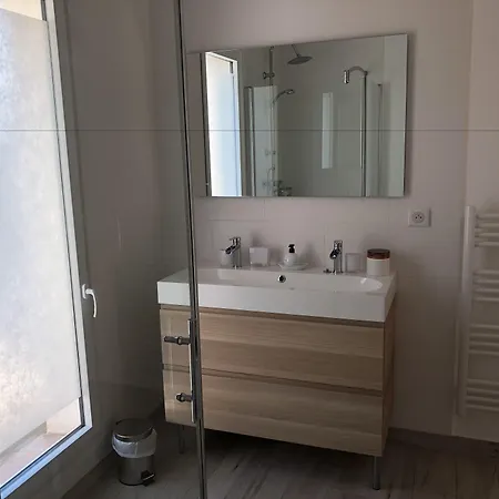 De La Dame סן טרופז