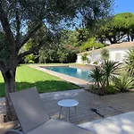 De La Dame Saint-Tropez