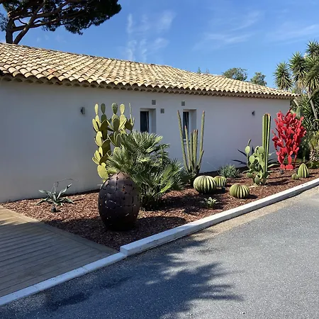 住宿加早餐酒店 De La Dame 圣特罗佩